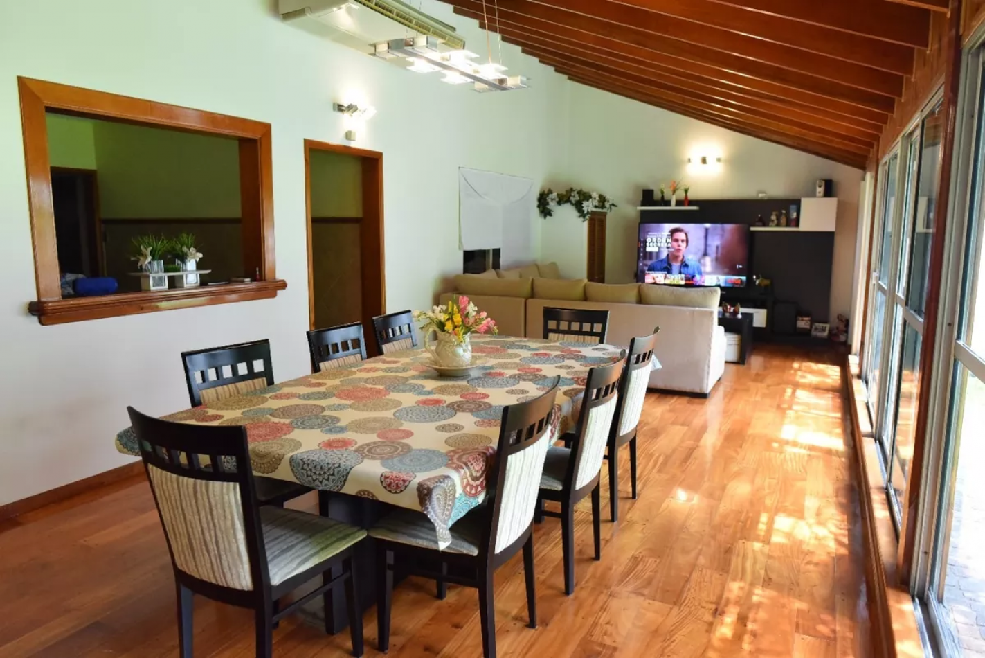 Casa de 5 ambientes en venta, Lomas del mirador.