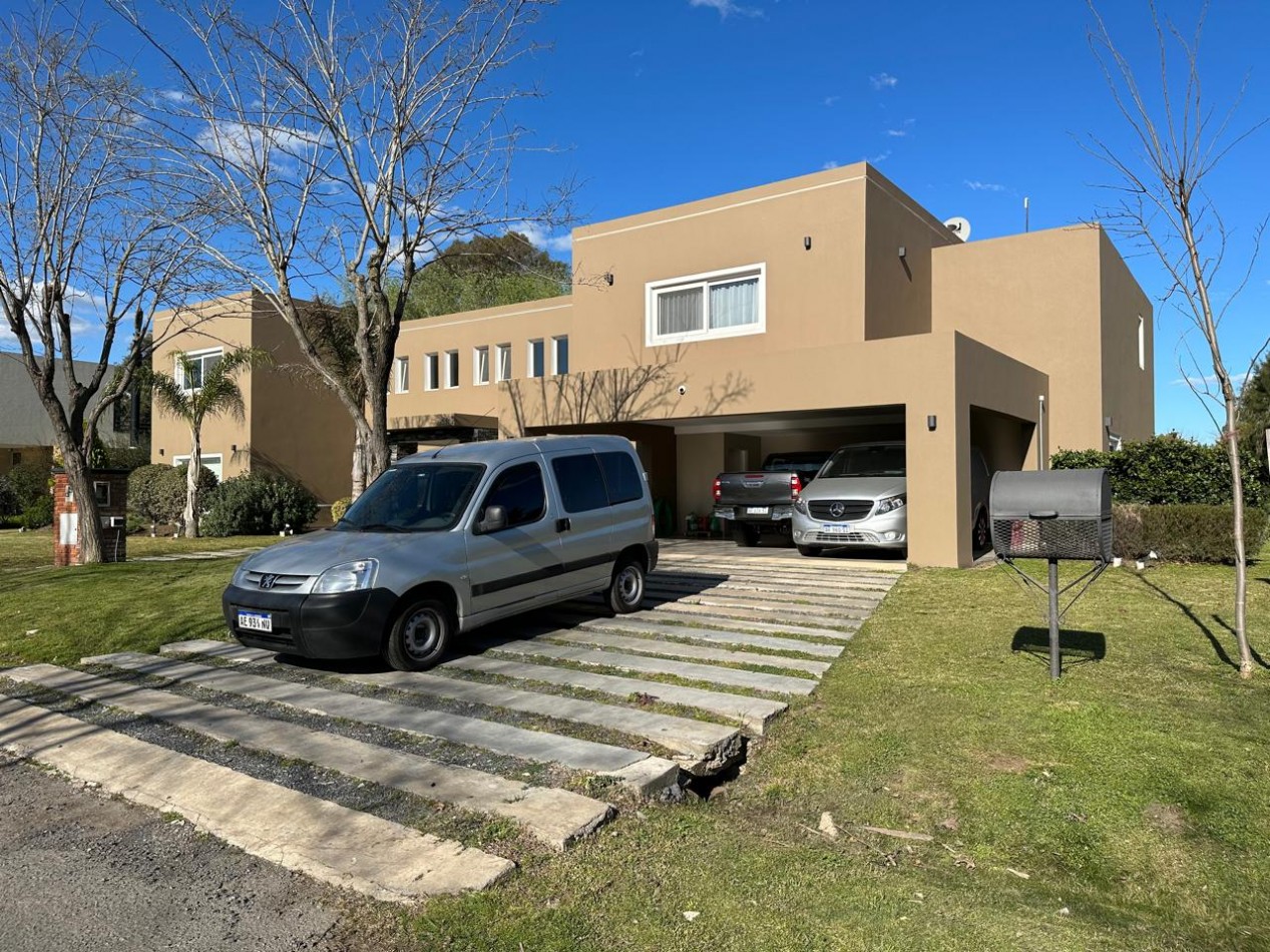 casa en club de campo "Las Cañuelas"