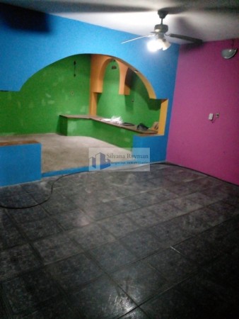 casa de 5 ambientes, en Isidro Casanova.